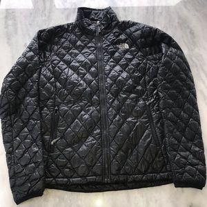 THE NORTH FACE black full zip thermoball jacket